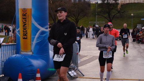 09F40EF6-1D2F-4204-8F47-608342E1240C 4 5005 c