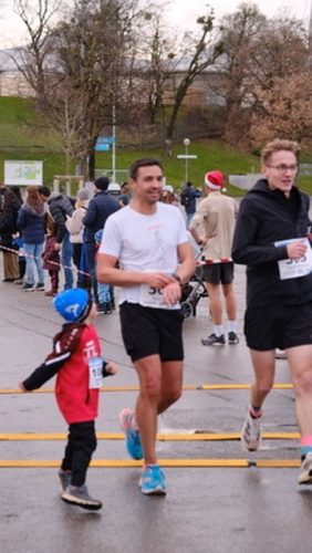 337D51AA-E2FF-4906-B431-9BFD3C66A9EC 4 5005 c