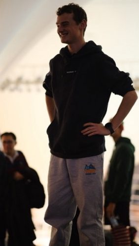 3D5AEF6C-5AF3-495D-A94D-C2FE0FA66835 4 5005 c