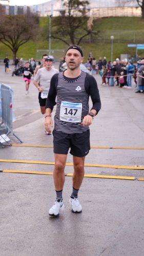 3E28F62F-3BC4-4F19-86D0-BAB21A7FBF53 4 5005 c