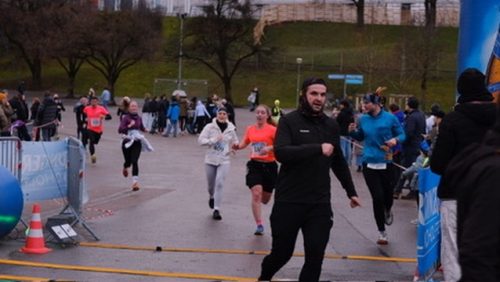 5A2952D0-05C6-4DEA-86F5-8B94122F5DEE 4 5005 c