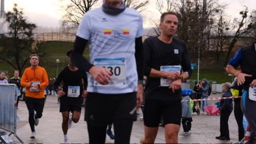 BB73F8CD-8033-47C3-A4A7-7208C65AE45B 4 5005 c