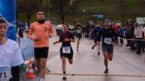 BEAFF2C8-B928-4A1F-9FF1-49BC15015E37 4 5005 c