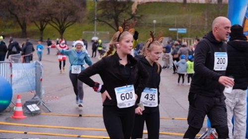 C1E851AE-0DD6-4031-B229-D9A04D159970 4 5005 c