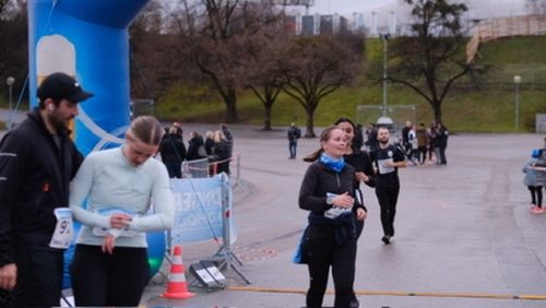 FCFC35FC-4280-4A93-806F-E9790761AC8D 4 5005 c