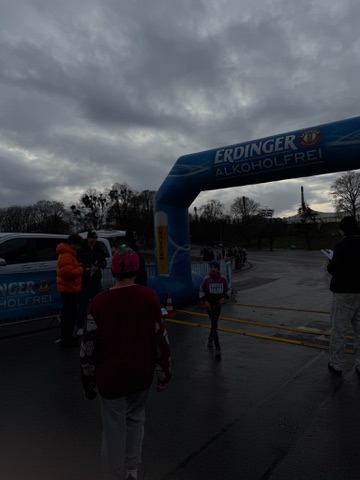 9FCC192E-A4F0-4A93-8BE5-E08D78F4B669 4 5005 c