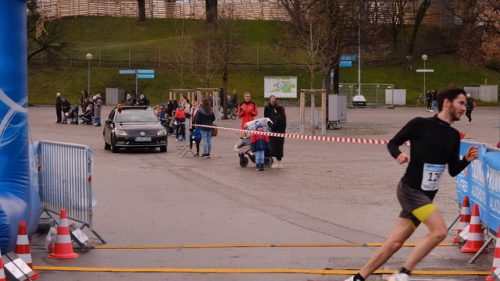 B6C09AC9-2B83-4BA2-8ACC-C2BD2DF3464E 4 5005 c