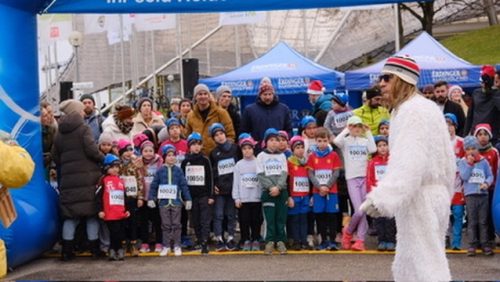 C9F16560-243F-4E40-95F5-56CC26558651 4 5005 c